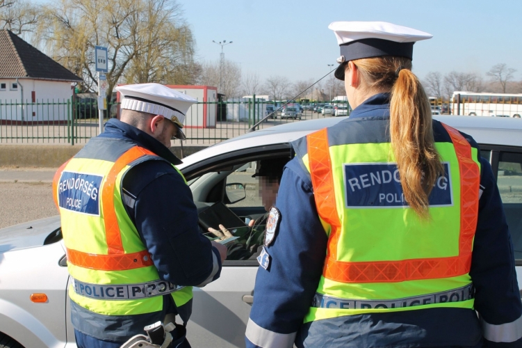 rendori-ellenorzes-police